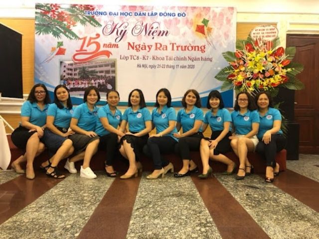 Các dịp như kỷ niệm 5, 10, 20 năm ra trường, lớp sẽ may áo đồng phục để tạo dấu ấn